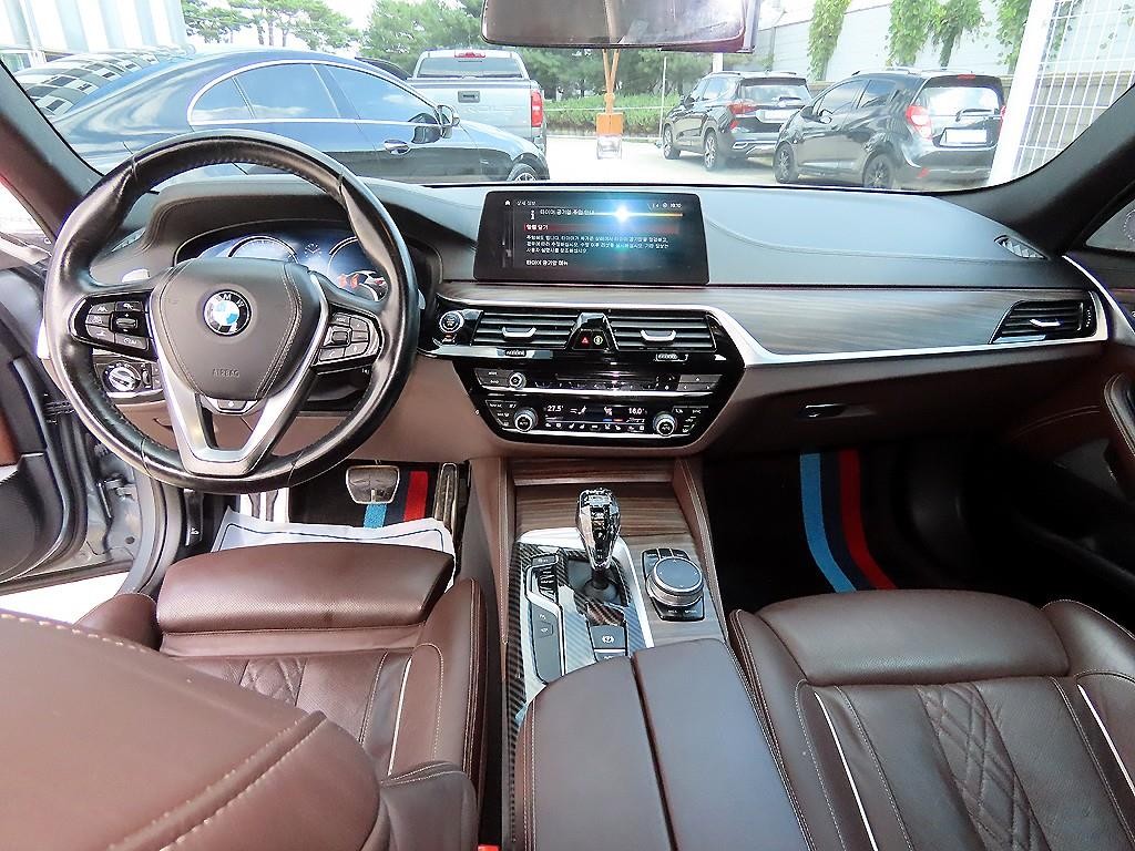 BMW 5시리즈 5시리즈 (G30) 520d xDrive M 스포츠 플러스 이미지 7