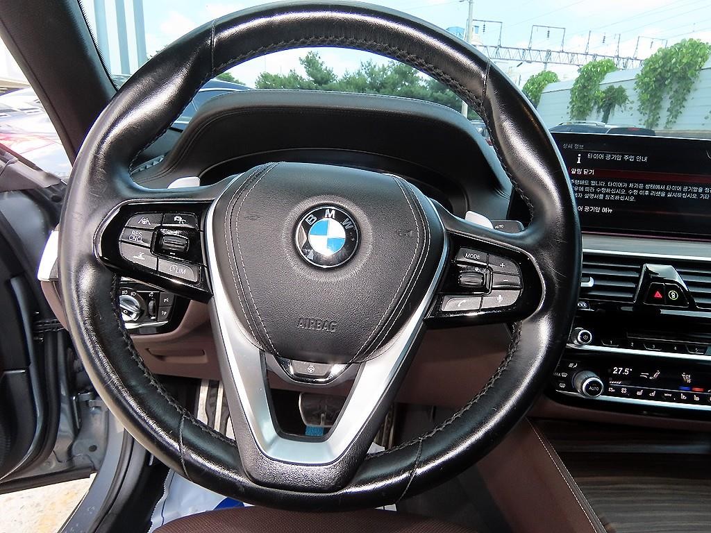 BMW 5시리즈 5시리즈 (G30) 520d xDrive M 스포츠 플러스 이미지 8