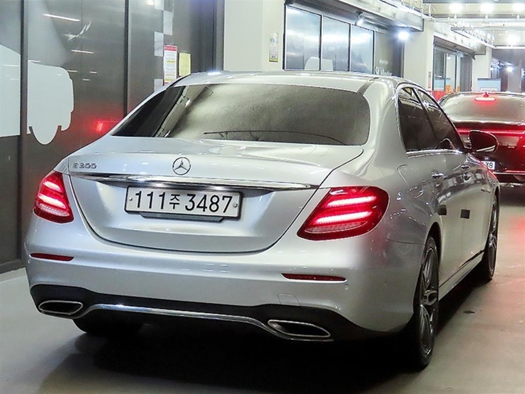 벤츠 E 클래스 E-클래스 W213 E300 AMG LINE 이미지 4