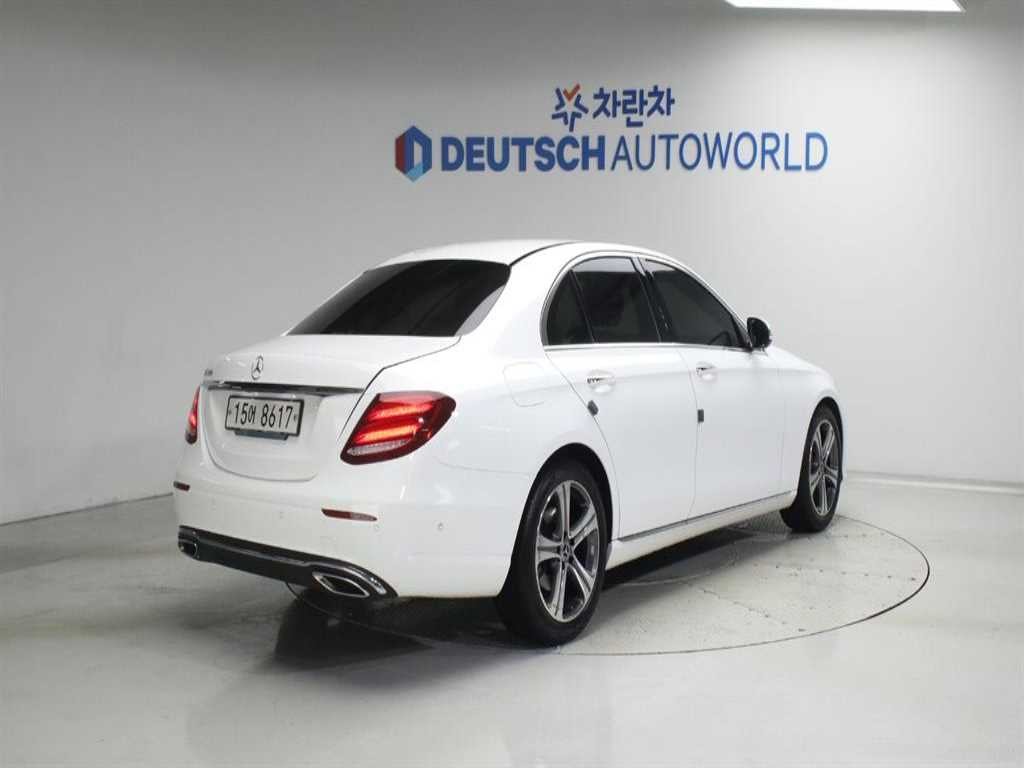벤츠 E 클래스 E-클래스 W213 E300 아방가르드 이미지 2