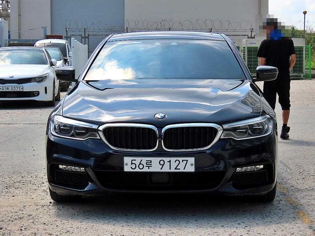 BMW 5시리즈 5시리즈 (G30) 520d xDrive M 스포츠 플러스 이미지 1