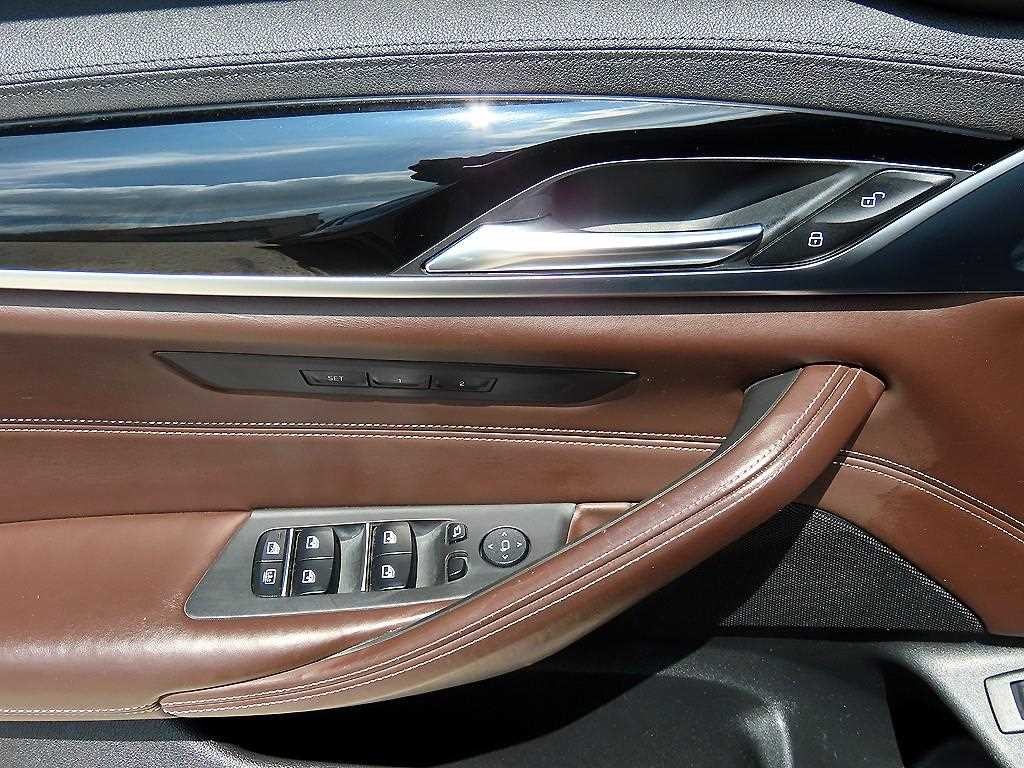 BMW 5시리즈 5시리즈 (G30) 520d xDrive M 스포츠 플러스 이미지 12