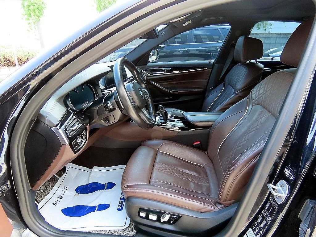 BMW 5시리즈 5시리즈 (G30) 520d xDrive M 스포츠 플러스 이미지 5