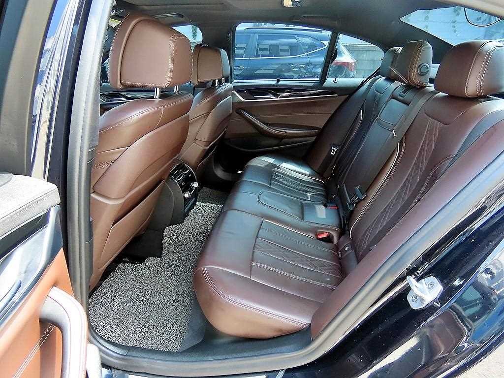 BMW 5시리즈 5시리즈 (G30) 520d xDrive M 스포츠 플러스 이미지 6