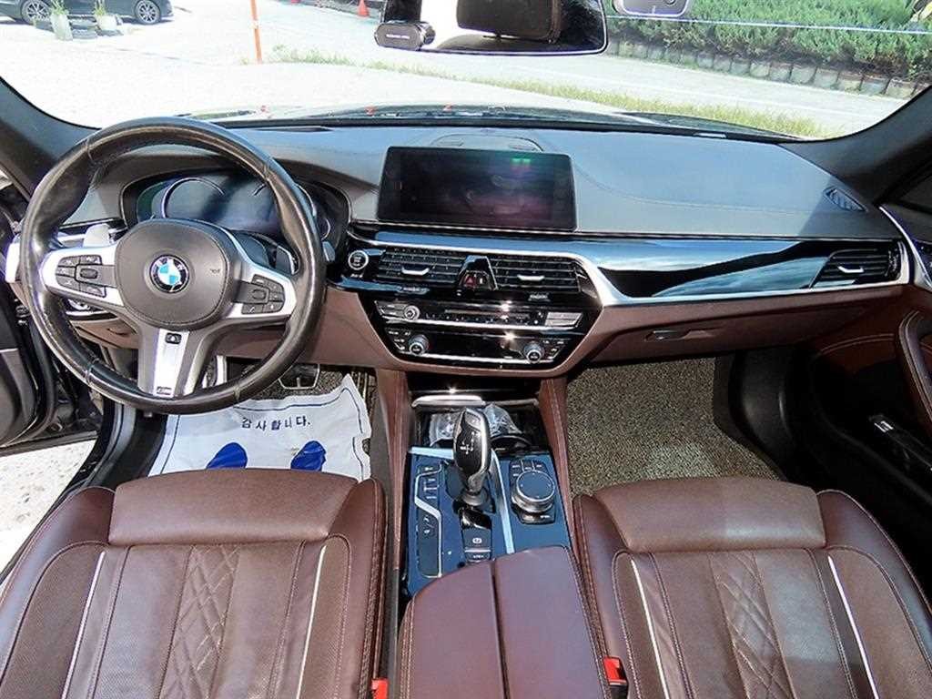 BMW 5시리즈 5시리즈 (G30) 520d xDrive M 스포츠 플러스 이미지 7