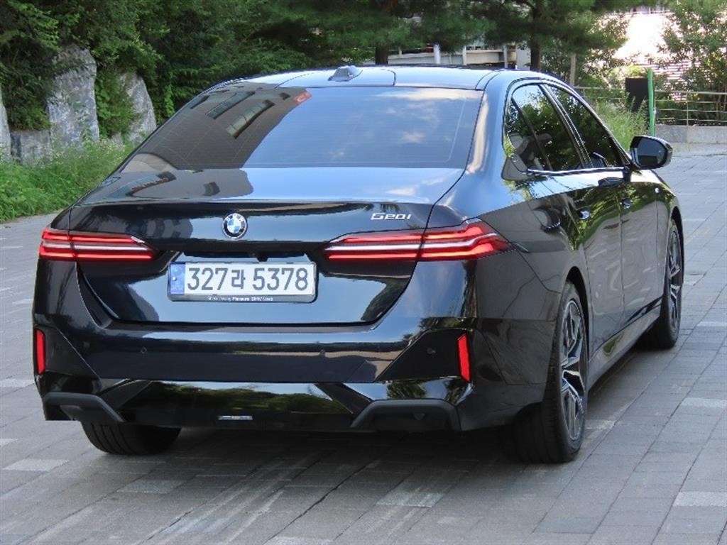 BMW 5시리즈 5시리즈 (G60) 520i M 스포츠 이미지 3