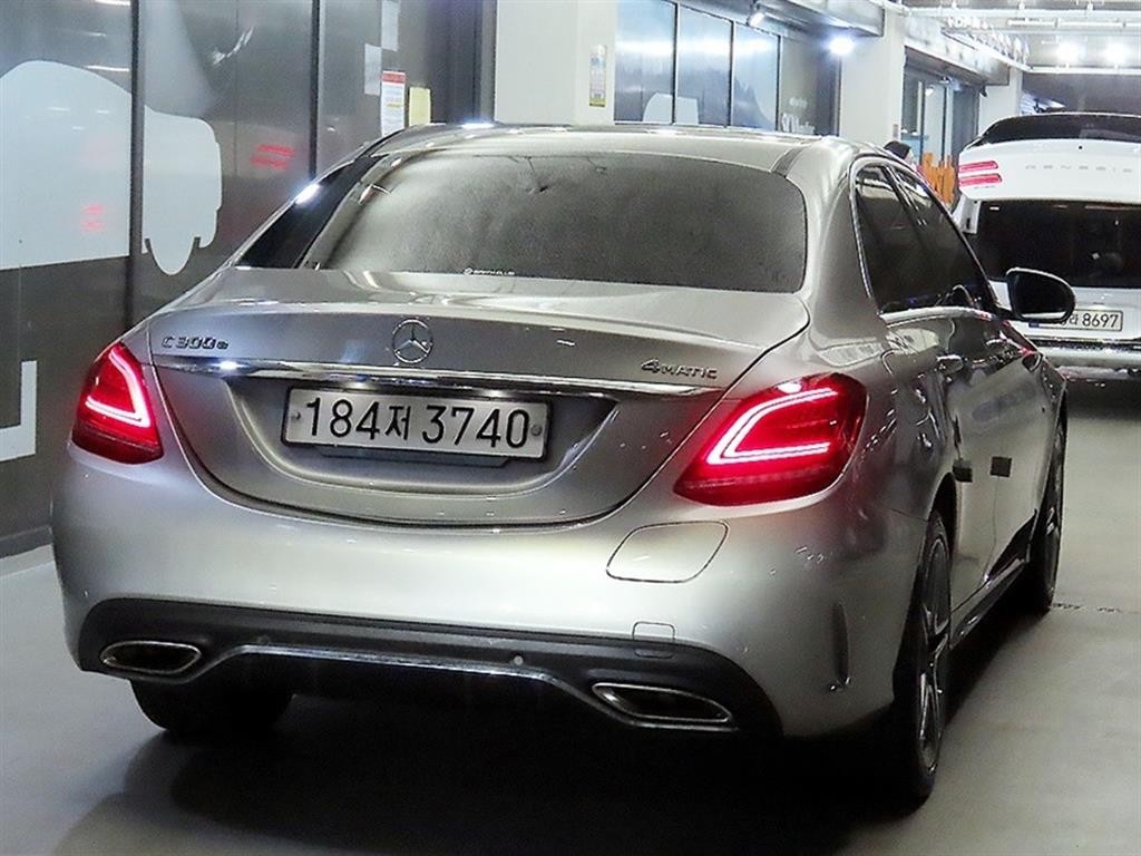 벤츠 C 클래스 C클래스 W205 C300e 4MATIC AMG Line 이미지 4