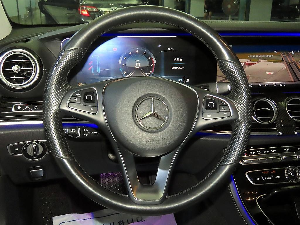벤츠 E 클래스 E-클래스 W213 E400 4MATIC 익스클루시브 이미지 8