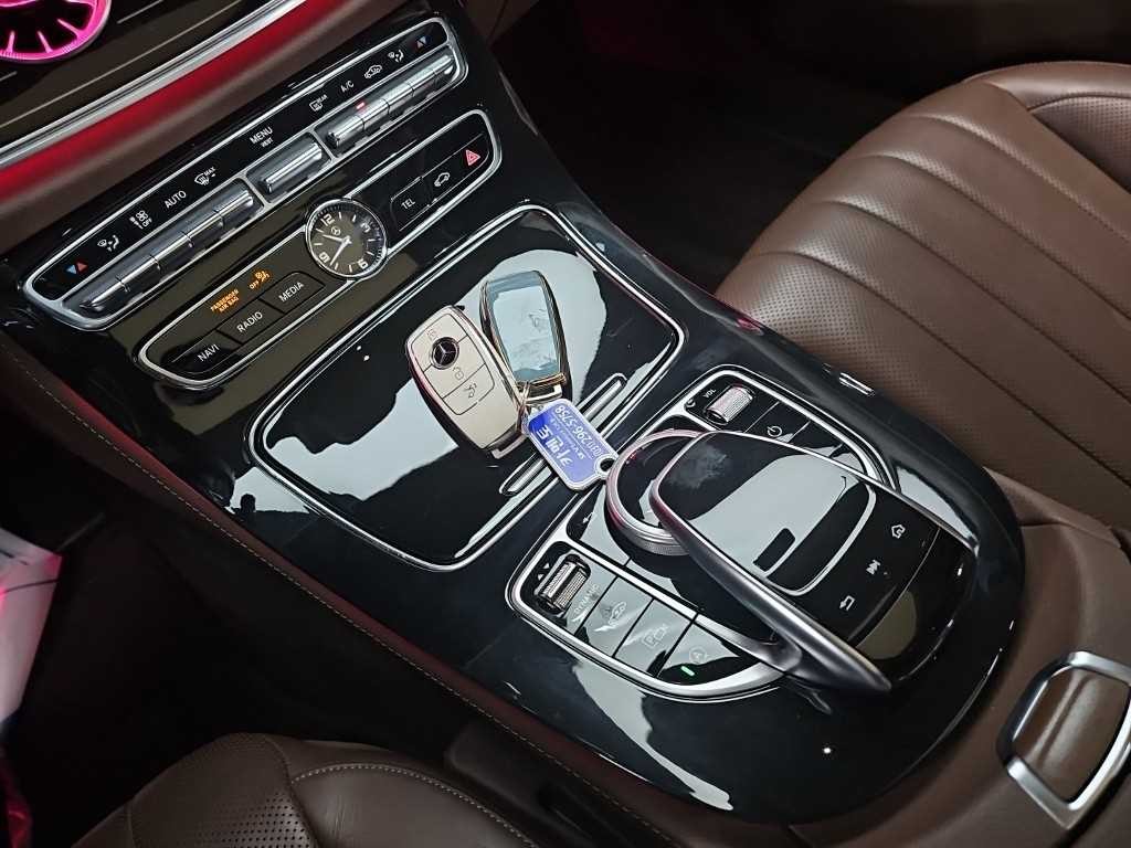 벤츠 E 클래스 E-클래스 W213 E400 4MATIC 익스클루시브 이미지 10