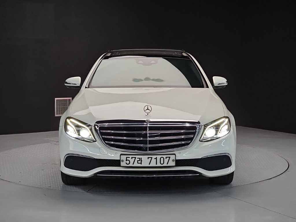 벤츠 E 클래스 E-클래스 W213 E400 4MATIC 익스클루시브 이미지 2