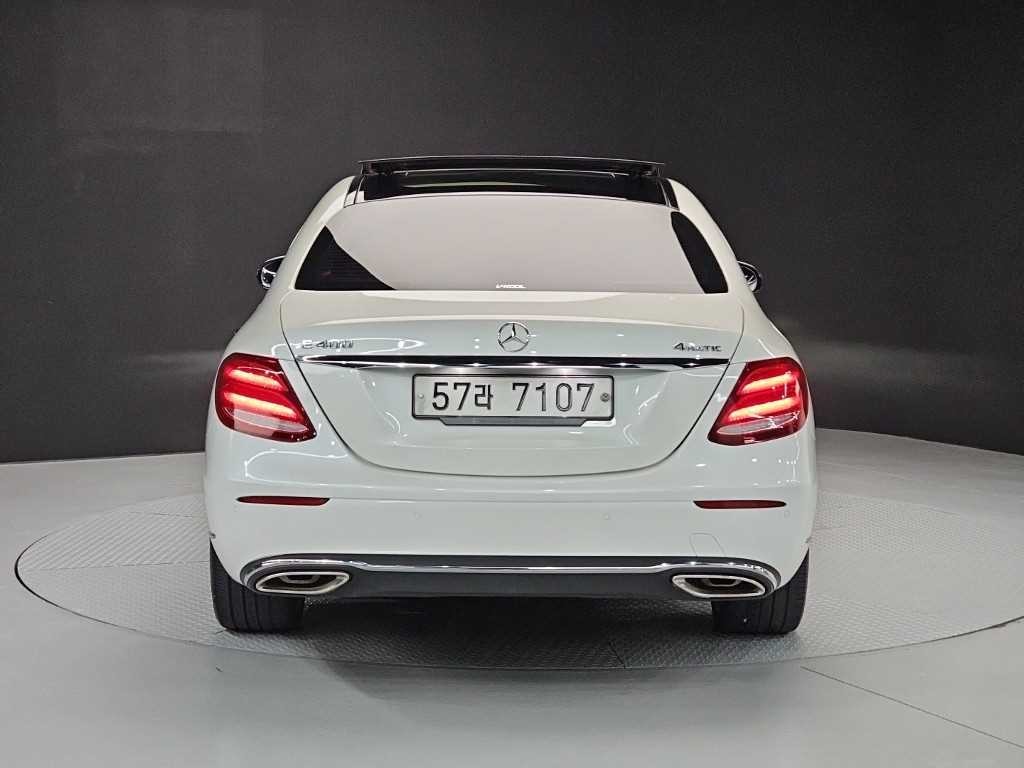 벤츠 E 클래스 E-클래스 W213 E400 4MATIC 익스클루시브 이미지 3