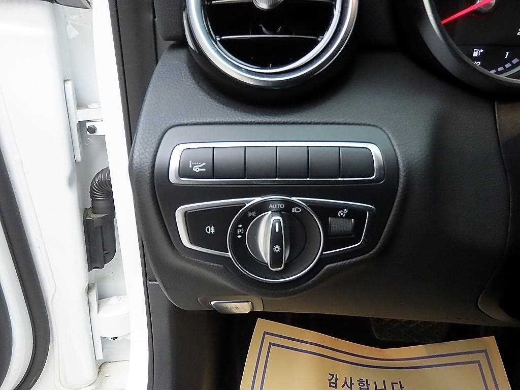 벤츠 C 클래스 C클래스 W205 C220 d 4MATIC 이미지 12