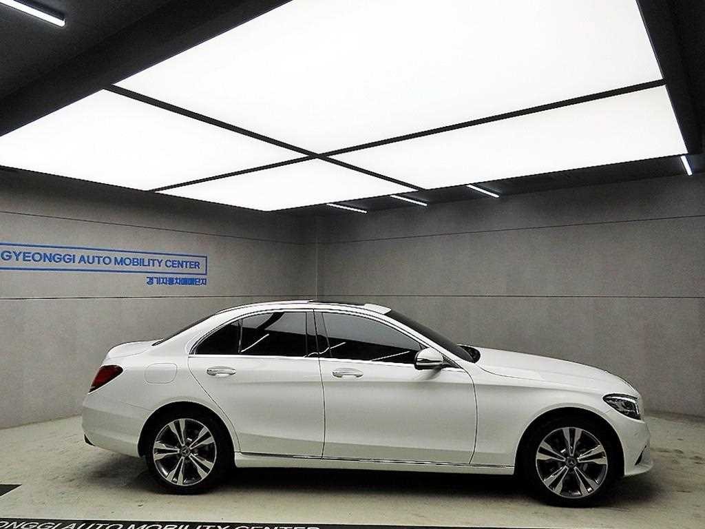 벤츠 C 클래스 C클래스 W205 C220 d 4MATIC 이미지 2