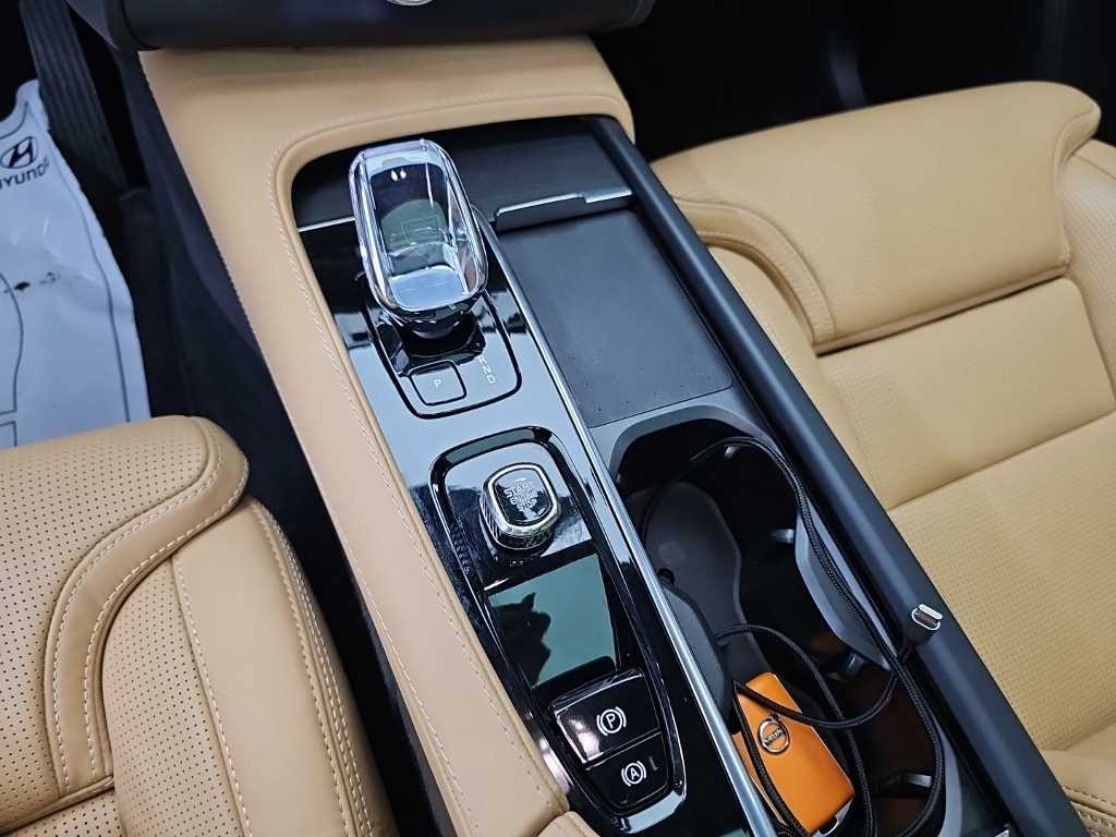볼보 XC90 XC90 2세대 2.0 B6 AWD 얼티메이트 브라이트 이미지 8