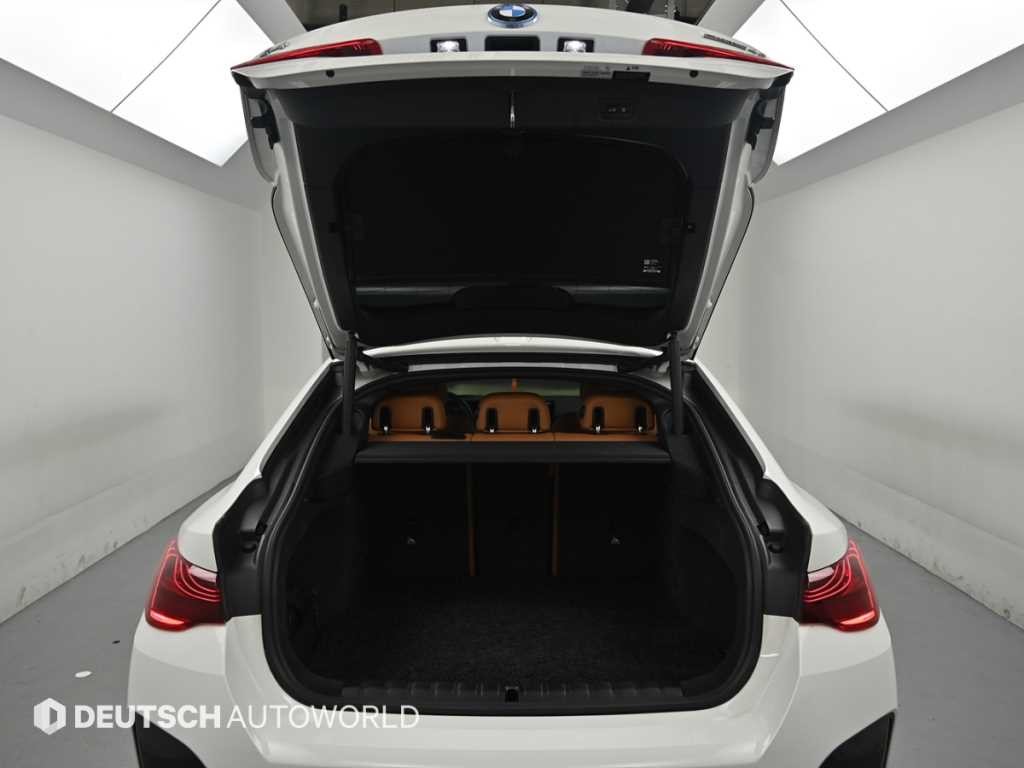 BMW i4 eDrive 40 M 스포츠 이미지 19