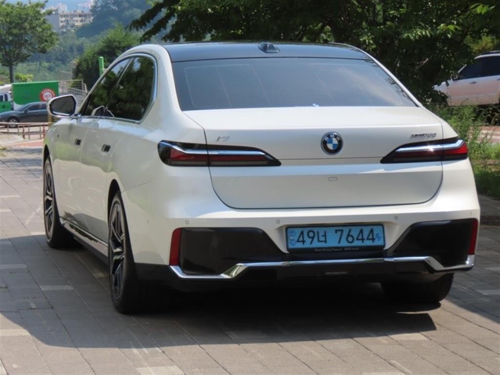 BMW i7 BMW i7 xDrive 60 M 스포츠 이그제큐티브 팩 이미지 4