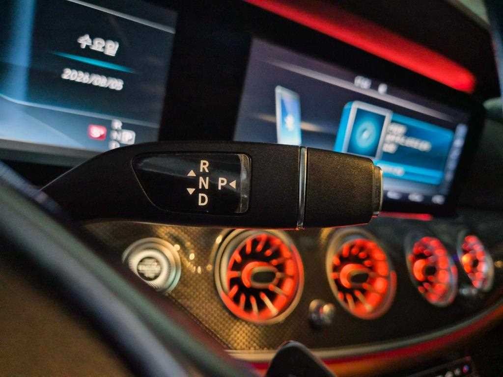 벤츠 E 클래스 E-클래스 W213 E300 4MATIC AMG LINE 이미지 11