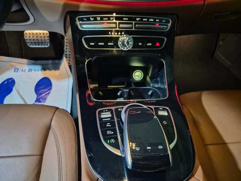 벤츠 E 클래스 E-클래스 W213 E300 4MATIC AMG LINE 이미지 13