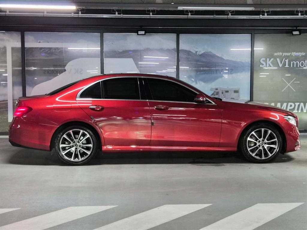 벤츠 E 클래스 E-클래스 W213 E300 4MATIC AMG LINE 이미지 3