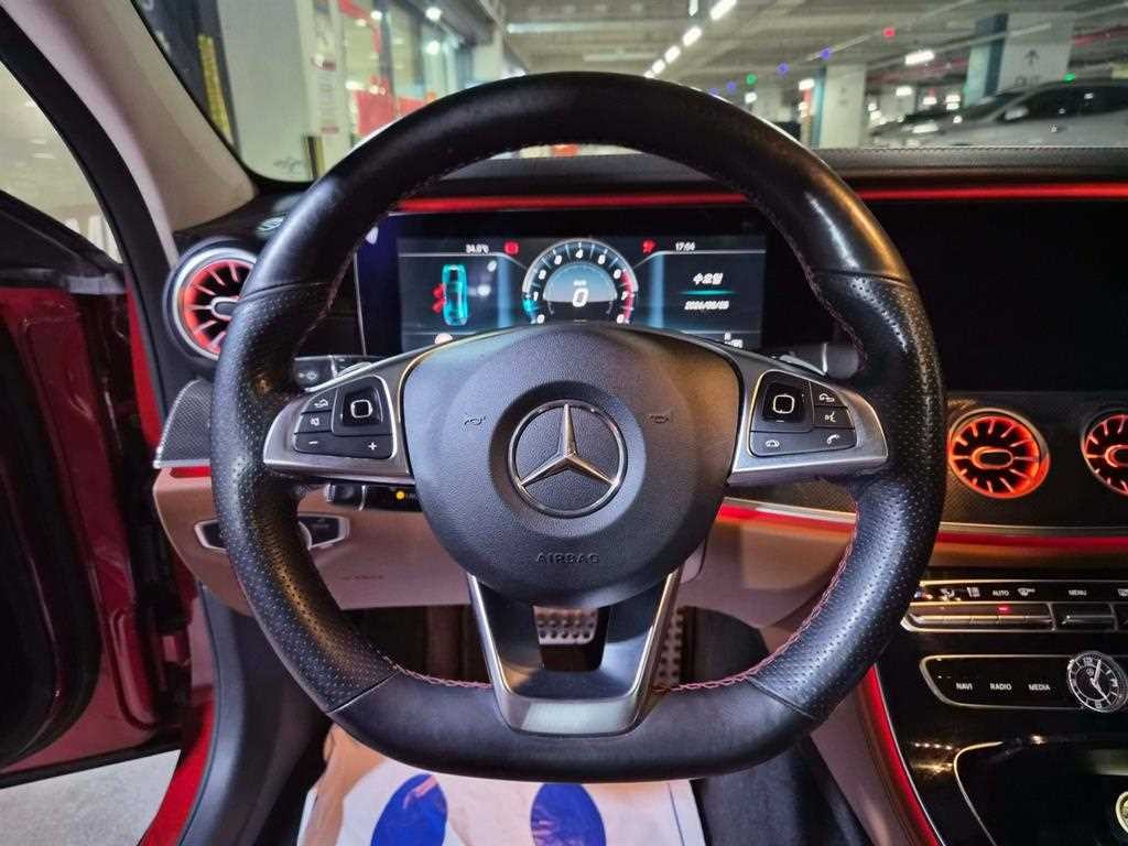 벤츠 E 클래스 E-클래스 W213 E300 4MATIC AMG LINE 이미지 8