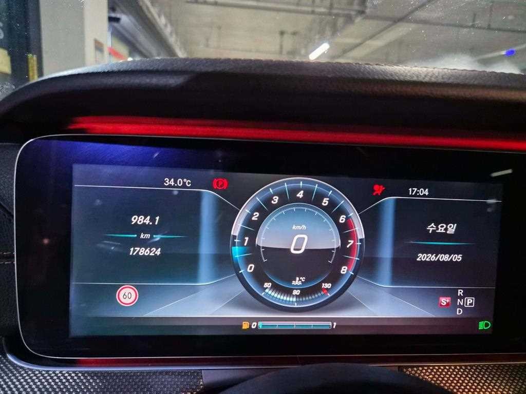 벤츠 E 클래스 E-클래스 W213 E300 4MATIC AMG LINE 이미지 9