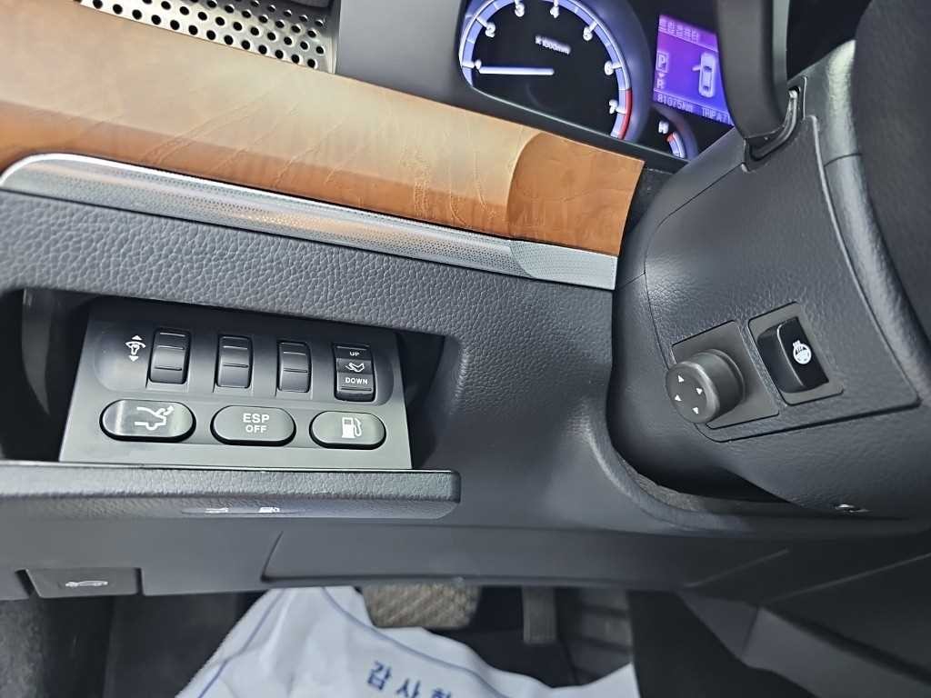 KG모빌리티(쌍용) 체어맨 뉴체어맨W 가솔린 4WD CW600 4TRONIC 럭셔리 이미지 18