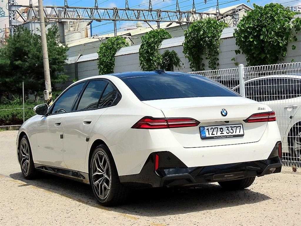 BMW 5시리즈 5시리즈 (G60) 520i M 스포츠 이미지 3