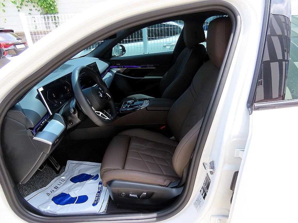 BMW 5시리즈 5시리즈 (G60) 520i M 스포츠 이미지 5