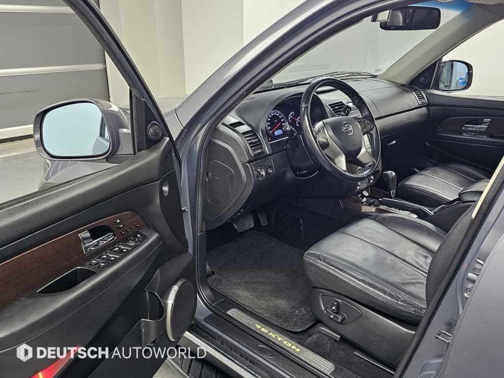 KG모빌리티(쌍용) 렉스턴 렉스턴W 2.0  4WD RX7 럭셔리 이미지 11