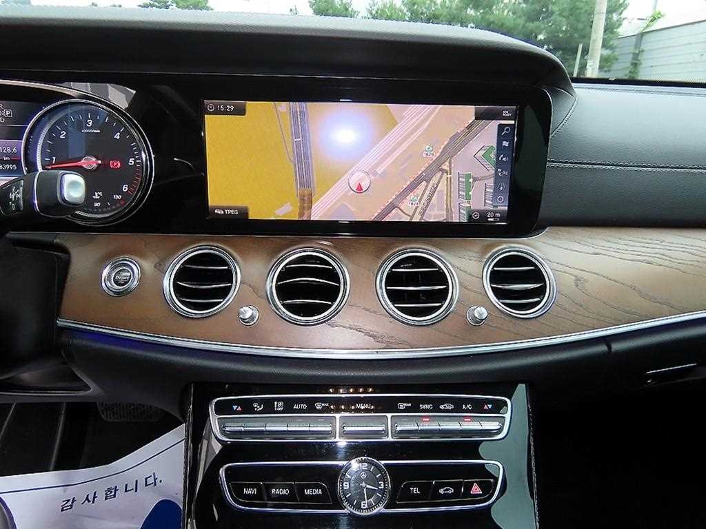 벤츠 E 클래스 E-클래스 W213 E220d 익스클루시브 이미지 13