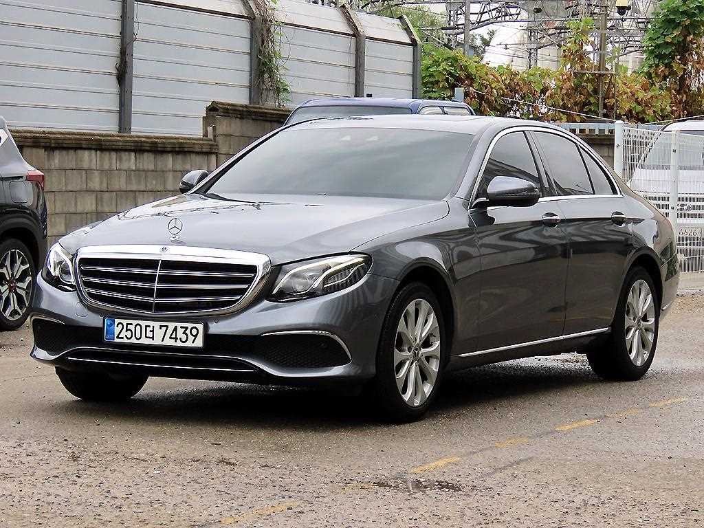 벤츠 E 클래스 E-클래스 W213 E220d 익스클루시브 이미지 2