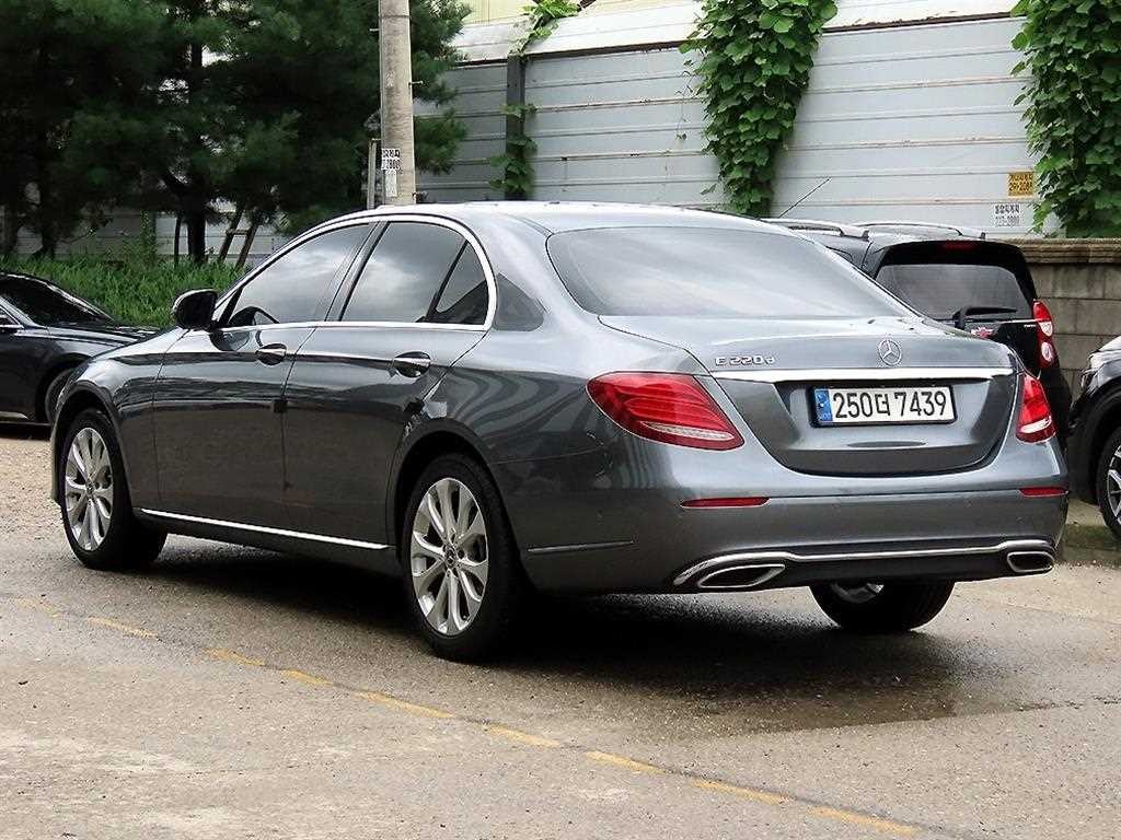 벤츠 E 클래스 E-클래스 W213 E220d 익스클루시브 이미지 3