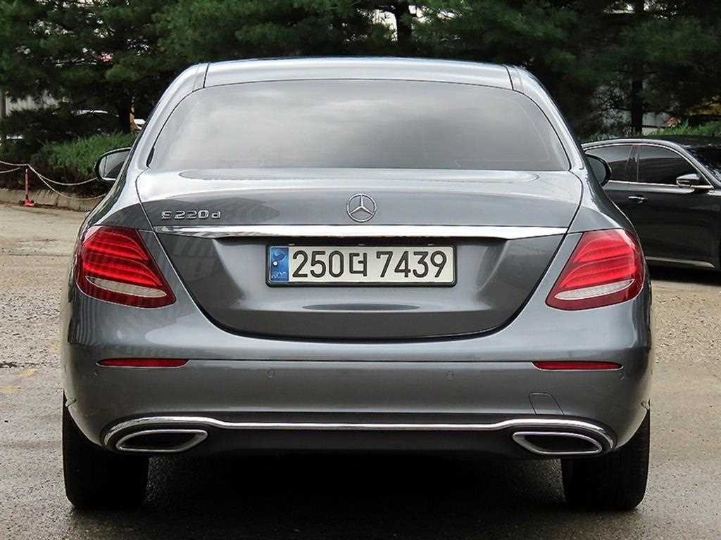 벤츠 E 클래스 E-클래스 W213 E220d 익스클루시브 이미지 4