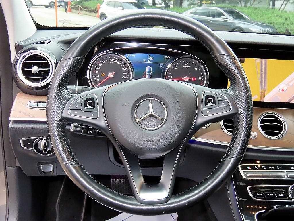 벤츠 E 클래스 E-클래스 W213 E220d 익스클루시브 이미지 8