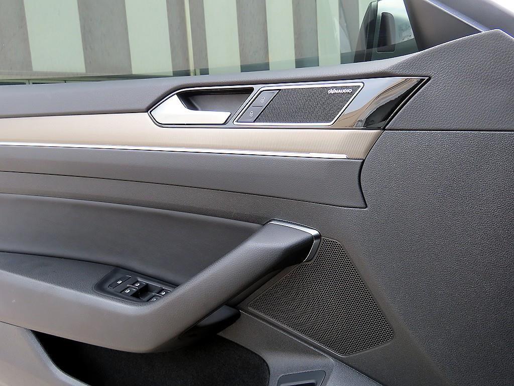 폭스바겐 아테온 2.0 TDI 프레스티지 이미지 12