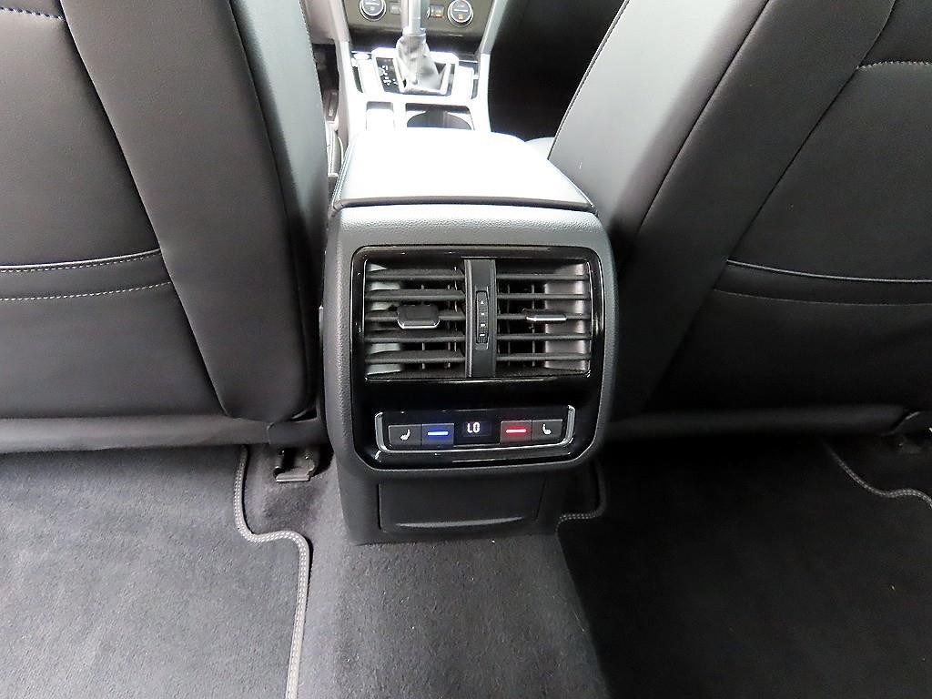 폭스바겐 아테온 2.0 TDI 프레스티지 이미지 15
