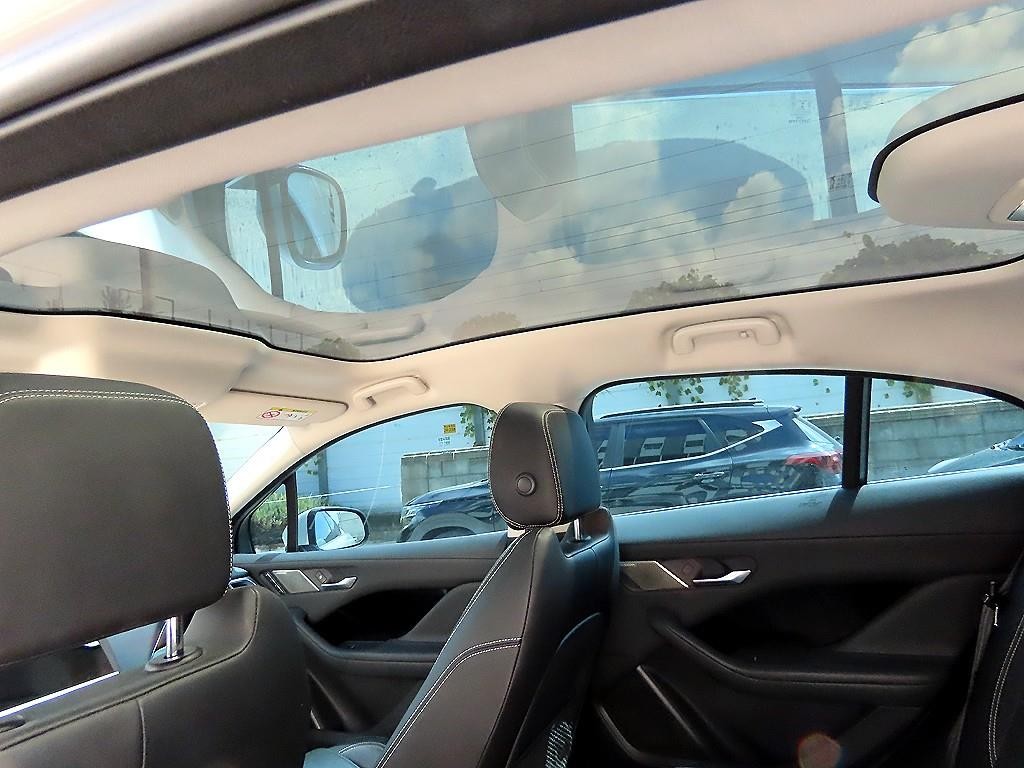 재규어 I-PACE EV400 SE 이미지 17