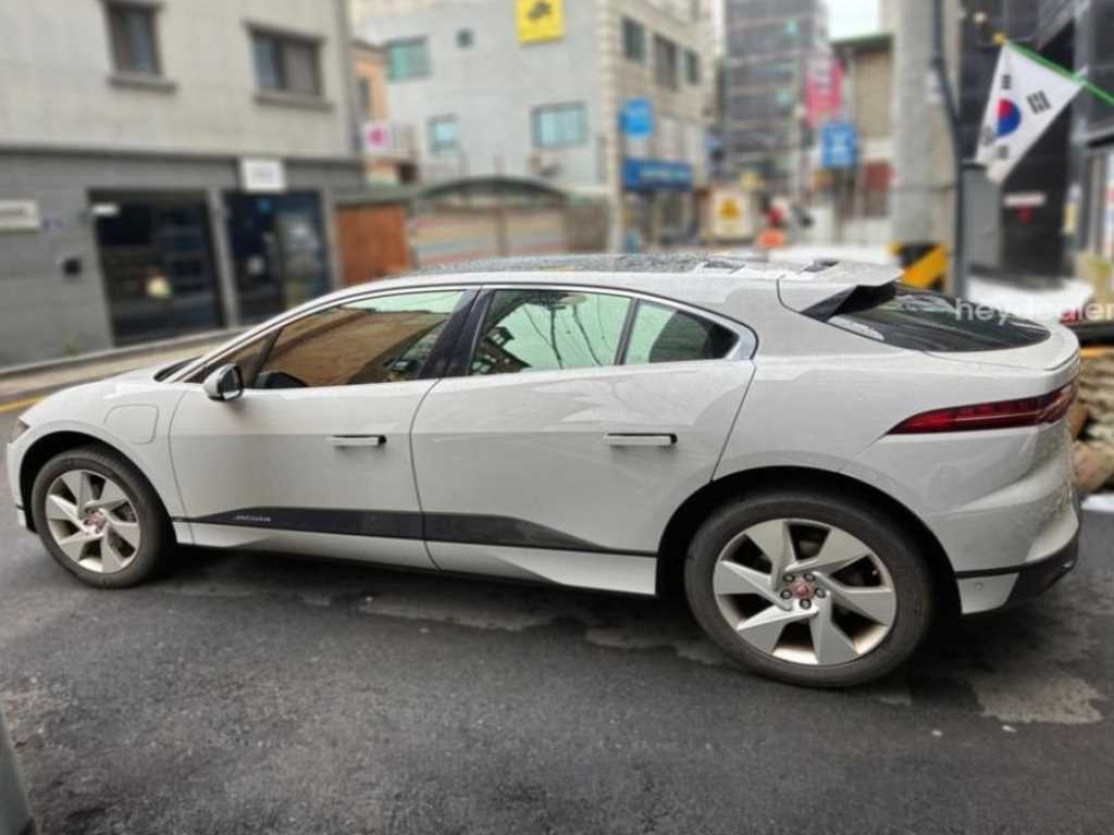 재규어 I-PACE EV400 SE 이미지 4