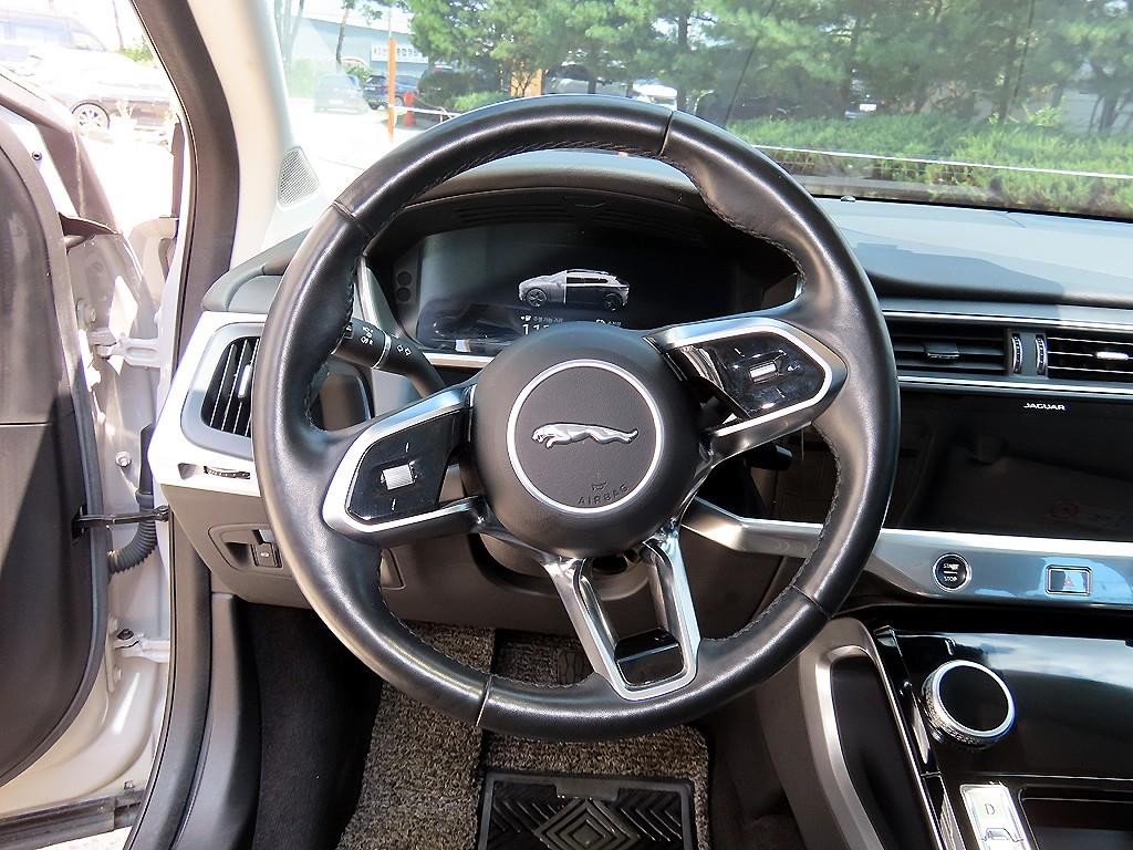 재규어 I-PACE EV400 SE 이미지 8