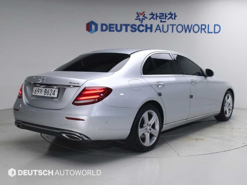 벤츠 E 클래스 E-클래스 W213 E220d 4MATIC 익스클루시브 이미지 2
