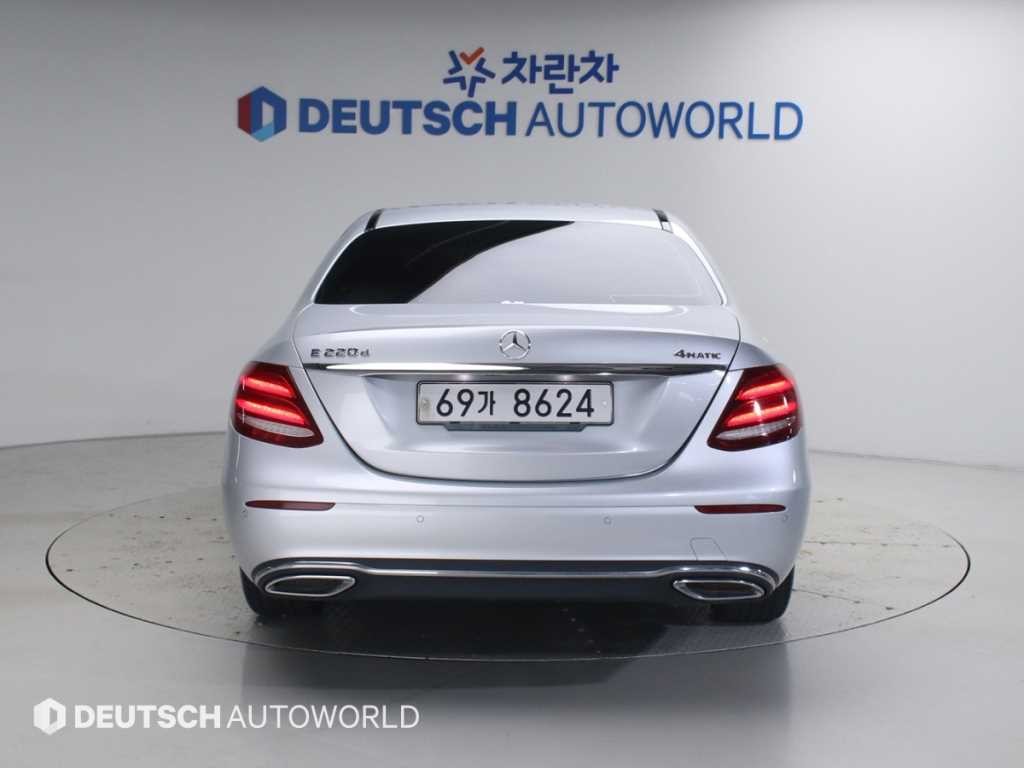 벤츠 E 클래스 E-클래스 W213 E220d 4MATIC 익스클루시브 이미지 4