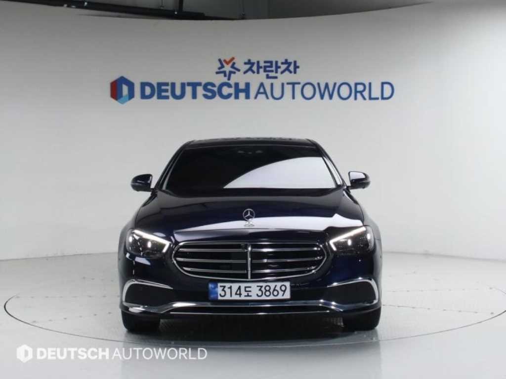 벤츠 E 클래스 E-클래스 W213 E300e 4MATIC 익스클루시브 이미지 3