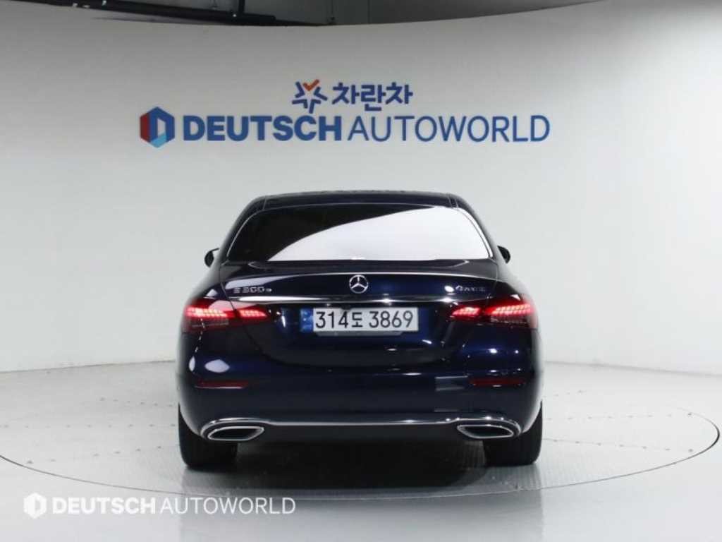 벤츠 E 클래스 E-클래스 W213 E300e 4MATIC 익스클루시브 이미지 4