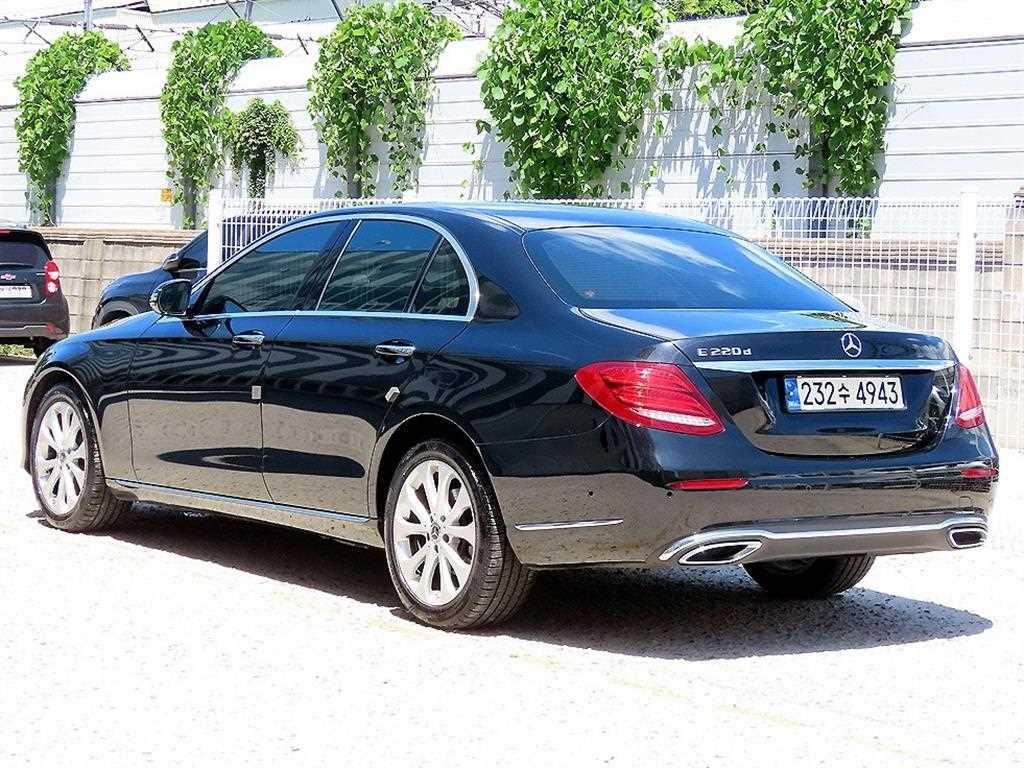 벤츠 E 클래스 E-클래스 W213 E220d 익스클루시브 이미지 3