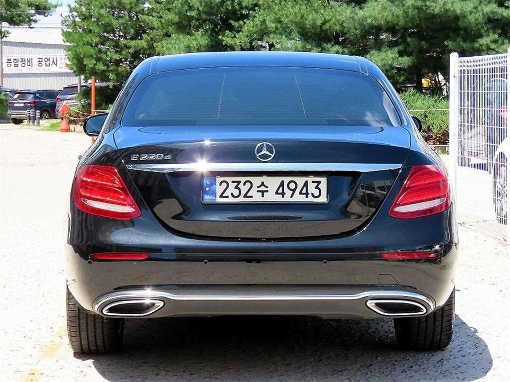 벤츠 E 클래스 E-클래스 W213 E220d 익스클루시브 이미지 4