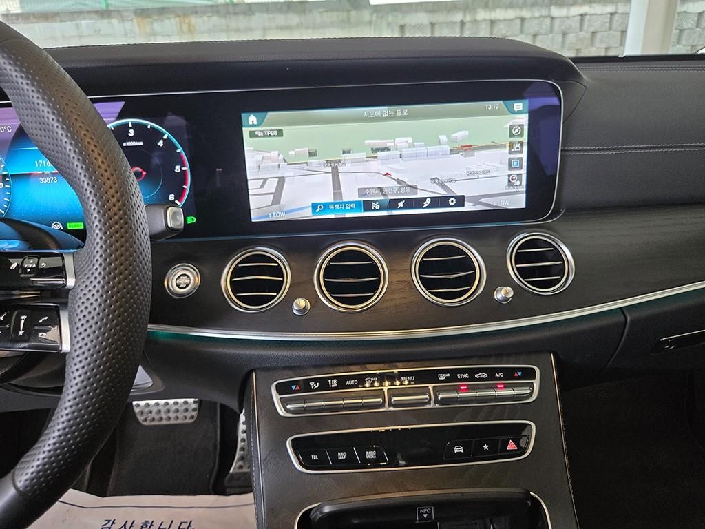 벤츠 E 클래스 E-클래스 W213 E220d 4MATIC AMG라인 이미지 10