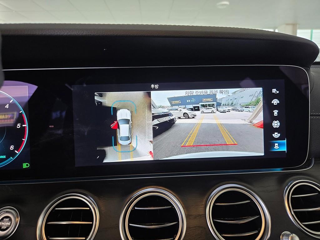 벤츠 E 클래스 E-클래스 W213 E220d 4MATIC AMG라인 이미지 16