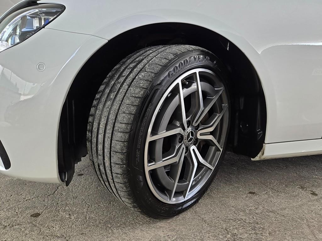 벤츠 E 클래스 E-클래스 W213 E220d 4MATIC AMG라인 이미지 19