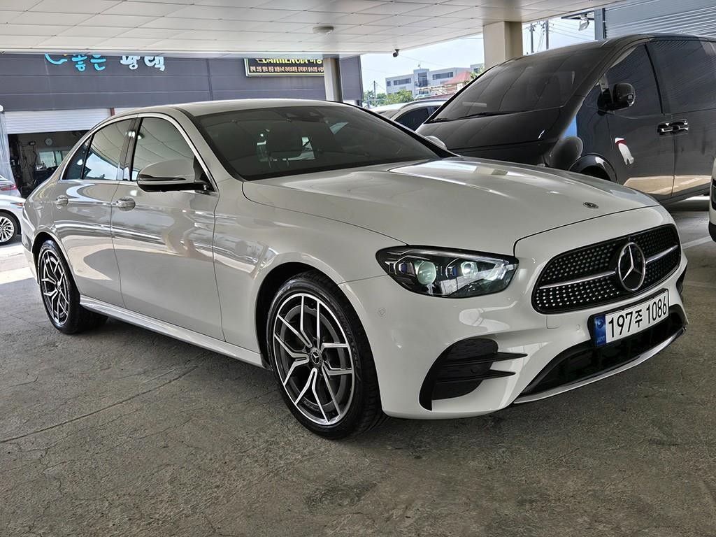 벤츠 E 클래스 E-클래스 W213 E220d 4MATIC AMG라인 이미지 2