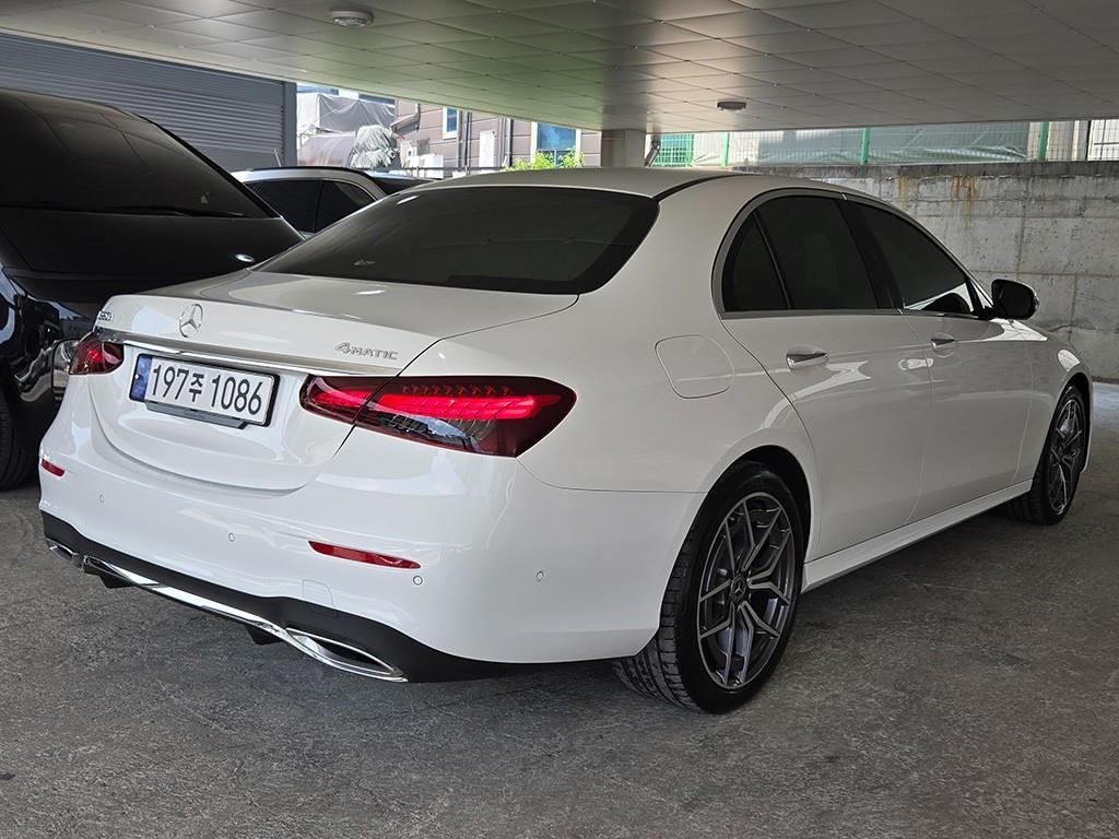 벤츠 E 클래스 E-클래스 W213 E220d 4MATIC AMG라인 이미지 3